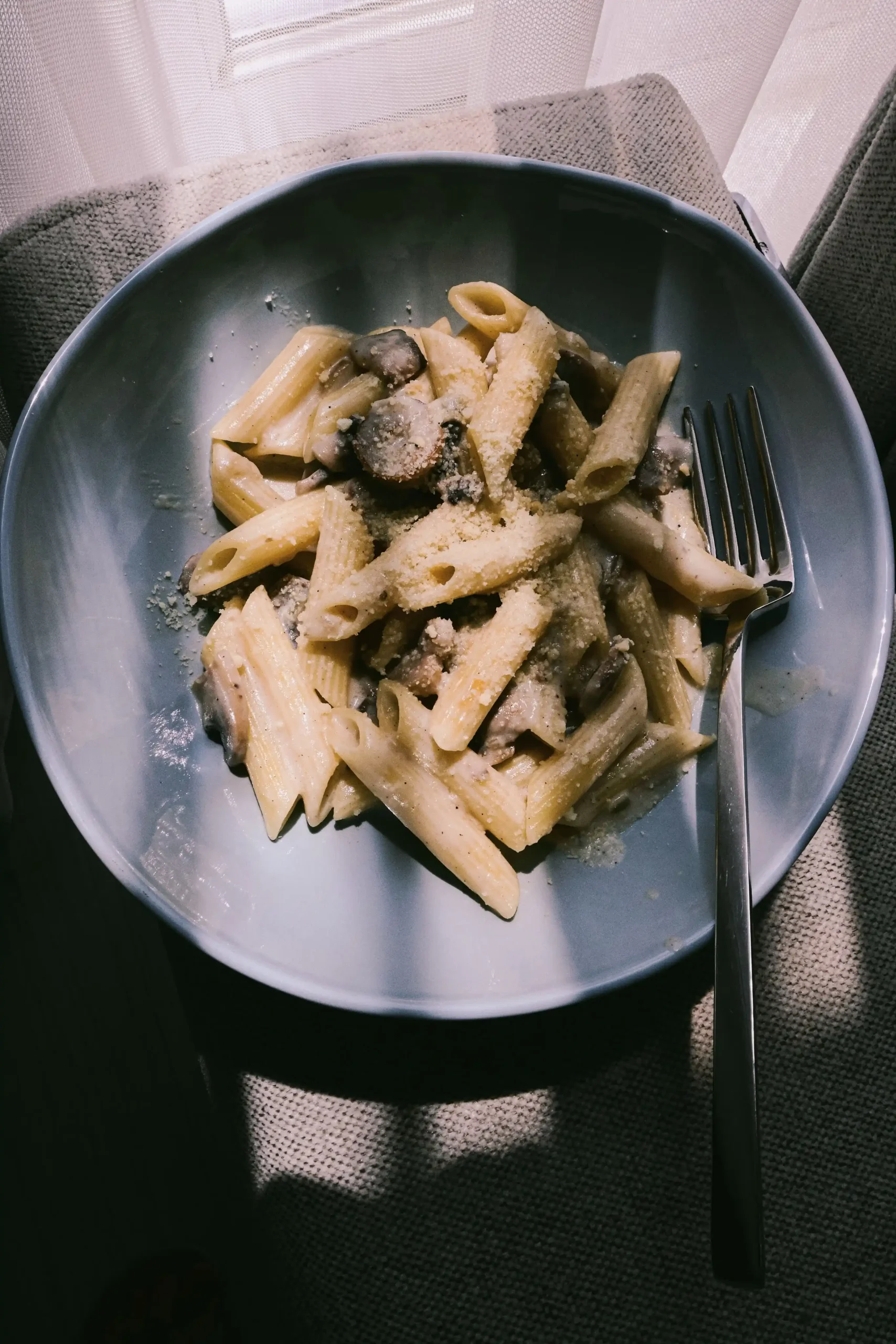 Creamy Garlic Chicken Pasta with Spinach and Parmesan